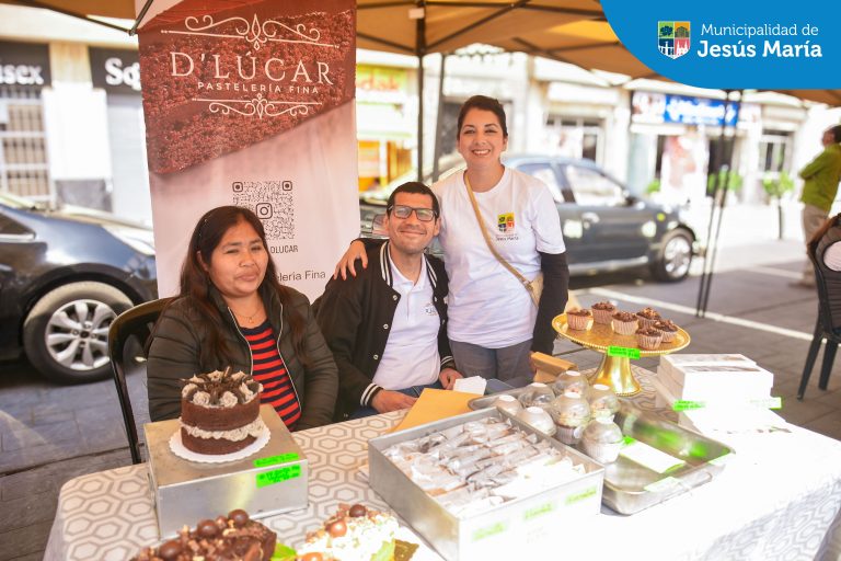Nuestros vecinos disfrutaron de un día emocionante lleno de actividades en la Plaza San José. 🤩 ¡Gracias a todos los que asistieron y gozaron juntos de un #JesúsMaríaEnFamilia! 🥳 ¡Pronto anunciaremos una nueva edición de esta gran actividad familiar, permanezcan atentos!