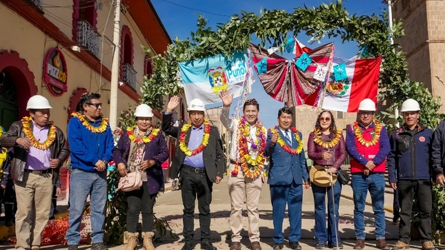 En medio de gran algarabía alcalde de Puno Javier Ponce inició 12 nuevas obras con una inversión de más de 7 millones y medio de soles