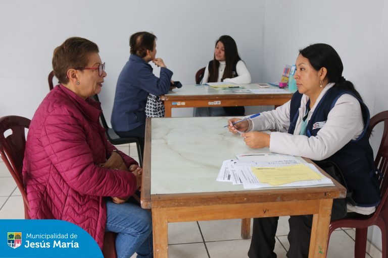 Vecinos de la tercera edad se beneficiaron con una jornada de salud gratuita, 🩺 organizada con apoyo del Policlínico Alerta Médica y la Dirección de Redes Integradas de Salud Lima Centro. 💊
☝️ ¡Mañana es nuestro último día! Los esperamos en avenida San Felipe cuadra 3 de🕘 9:00 a.m. a 1:00 p.m.