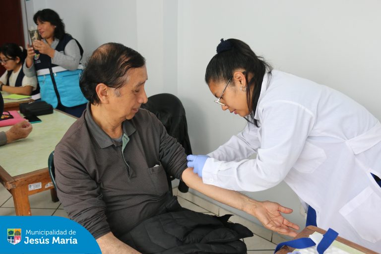 Vecinos de la tercera edad se beneficiaron con una jornada de salud gratuita, 🩺 organizada con apoyo del Policlínico Alerta Médica y la Dirección de Redes Integradas de Salud Lima Centro. 💊
☝️ ¡Mañana es nuestro último día! Los esperamos en avenida San Felipe cuadra 3 de🕘 9:00 a.m. a 1:00 p.m.