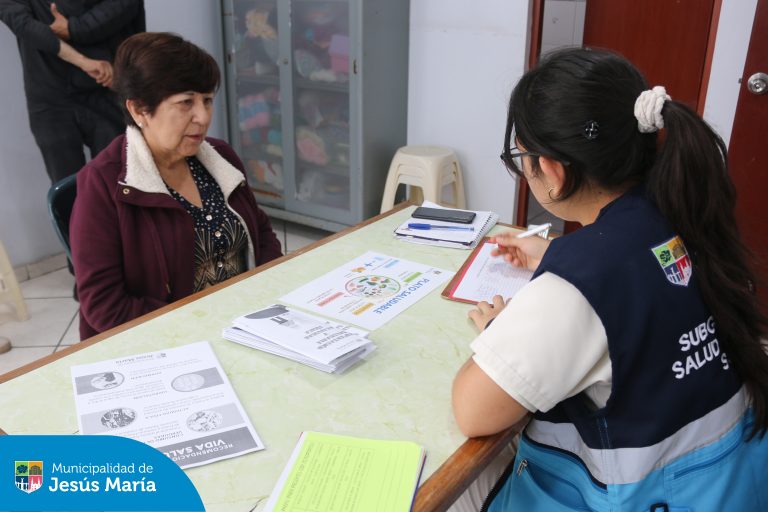 Vecinos de la tercera edad se beneficiaron con una jornada de salud gratuita, 🩺 organizada con apoyo del Policlínico Alerta Médica y la Dirección de Redes Integradas de Salud Lima Centro. 💊
☝️ ¡Mañana es nuestro último día! Los esperamos en avenida San Felipe cuadra 3 de🕘 9:00 a.m. a 1:00 p.m.