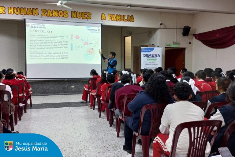 Alumnos y docentes del Colegio Corazón de Jesús, participaron de una charla sobre la sexualidad en la adolescencia, organizada por la DEMUNA de Jesús María. ✨
Agradecemos a las instituciones educativas que demuestran su compromiso con la formación integral de nuestros jóvenes.