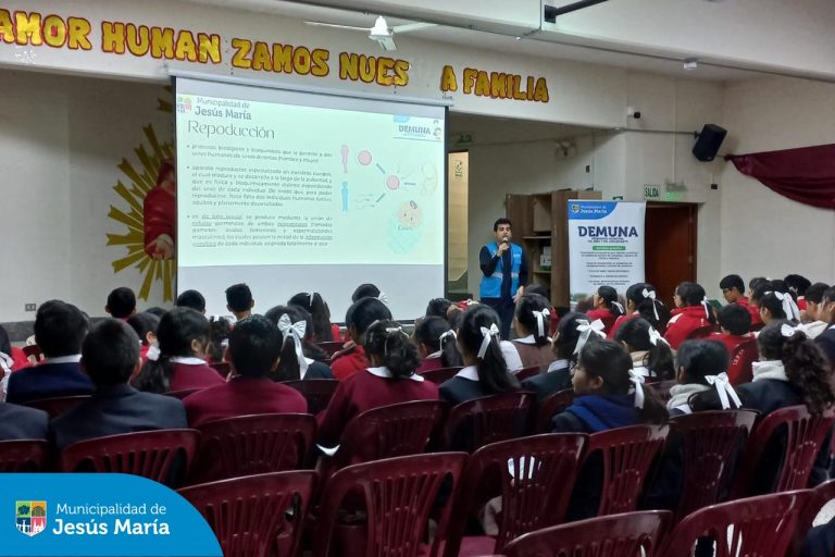 Alumnos y docentes del Colegio Corazón de Jesús, participaron de una charla sobre la sexualidad en la adolescencia, organizada por la DEMUNA de Jesús María. ✨
Agradecemos a las instituciones educativas que demuestran su compromiso con la formación integral de nuestros jóvenes.