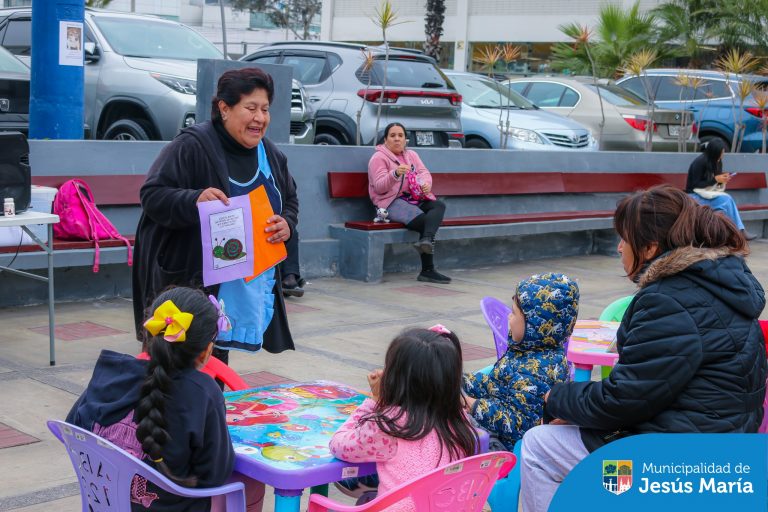 ¡Nuestros pequeños jesusmarianos disfrutaron de la magia de los libros durante el mes de agosto! 📚
👧🏻👦🏻 Agradecemos a los padres y niños que se sumaron a Lectura en tu Parque, una jornada llena de cuentos, manualidades y diversión.
✅ Únete a nuestras actividades del mes de Septiembre: 🙌🏻
Martes 3: Parque Santa Cruz
Martes 10: Parque Eduardo de Habich
Martes 17: Parque de los Bomberos
Martes 24: Plaza San José
🤩 ¡Los esperamos!
