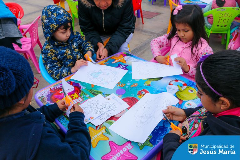 ¡Nuestros pequeños jesusmarianos disfrutaron de la magia de los libros durante el mes de agosto! 📚
👧🏻👦🏻 Agradecemos a los padres y niños que se sumaron a Lectura en tu Parque, una jornada llena de cuentos, manualidades y diversión.
✅ Únete a nuestras actividades del mes de Septiembre: 🙌🏻
Martes 3: Parque Santa Cruz
Martes 10: Parque Eduardo de Habich
Martes 17: Parque de los Bomberos
Martes 24: Plaza San José
🤩 ¡Los esperamos!