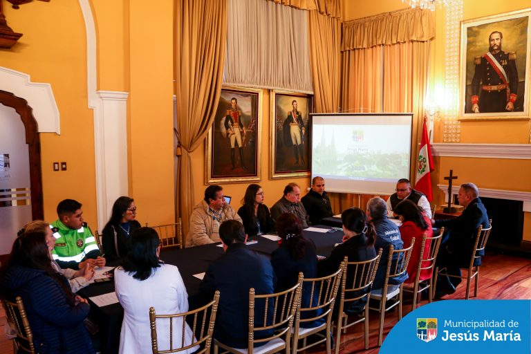 Con la finalidad de lograr una gestión ambiental participativa y coordinada entre los vecinos, el sector público y privado, hemos reactivado la Comisión Ambiental Municipal (CAM), bajo el liderazgo de nuestro alcalde Jesús Gálvez. 🙌 En esta primera sesión, se realizó la juramentación de los miembros y la aprobación del Plan de Trabajo para comenzar con fuerza nuestras acciones a favor del planeta.
¡Juntos, avanzamos hacia un futuro más verde y sostenible!