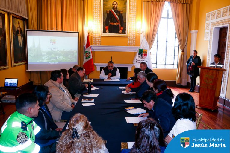 Con la finalidad de lograr una gestión ambiental participativa y coordinada entre los vecinos, el sector público y privado, hemos reactivado la Comisión Ambiental Municipal (CAM), bajo el liderazgo de nuestro alcalde Jesús Gálvez. 🙌 En esta primera sesión, se realizó la juramentación de los miembros y la aprobación del Plan de Trabajo para comenzar con fuerza nuestras acciones a favor del planeta.
¡Juntos, avanzamos hacia un futuro más verde y sostenible!