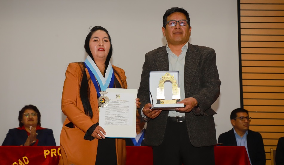 Juramenta nuevo comité directivo de la Asociación Nacional de Periodistas Filial Puno