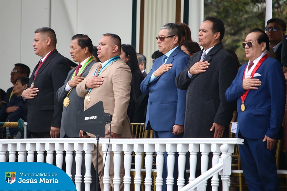 Nuestro alcalde Jesús Gálvez estuvo presente en la ceremonia por el 8avo. aniversario de la Dirección Nacional de Orden y Seguridad PNP. 🚨
Saludamos y felicitamos a todos los efectivos policiales por su compromiso, valentía y dedicación en la protección de nuestra comunidad y el mantenimiento del orden.