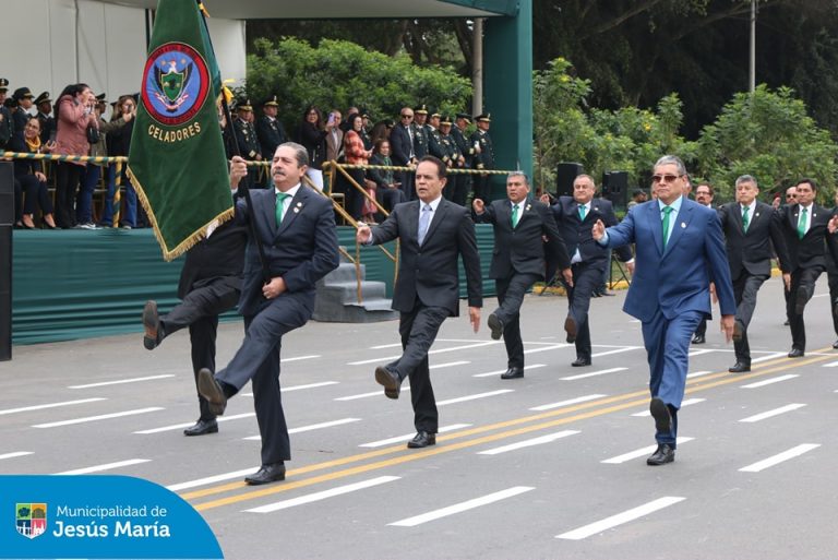 Nuestro alcalde Jesús Gálvez estuvo presente en la ceremonia por el 8avo. aniversario de la Dirección Nacional de Orden y Seguridad PNP. 🚨
Saludamos y felicitamos a todos los efectivos policiales por su compromiso, valentía y dedicación en la protección de nuestra comunidad y el mantenimiento del orden.