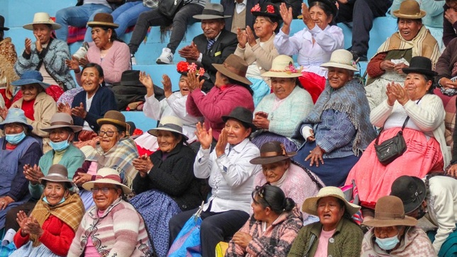 Municipalidad de Puno celebra el día del adulto mayor con concurso de juegos tradicionales, canto y danza
