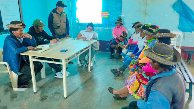 Coordinan acciones para la construcción de 34 cobertizos en Chuschi 