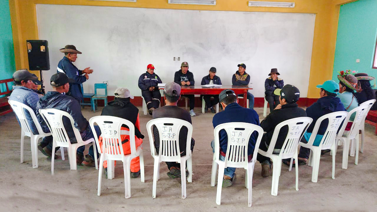 Coordinan acciones para la construcción de 34 cobertizos en Chuschi