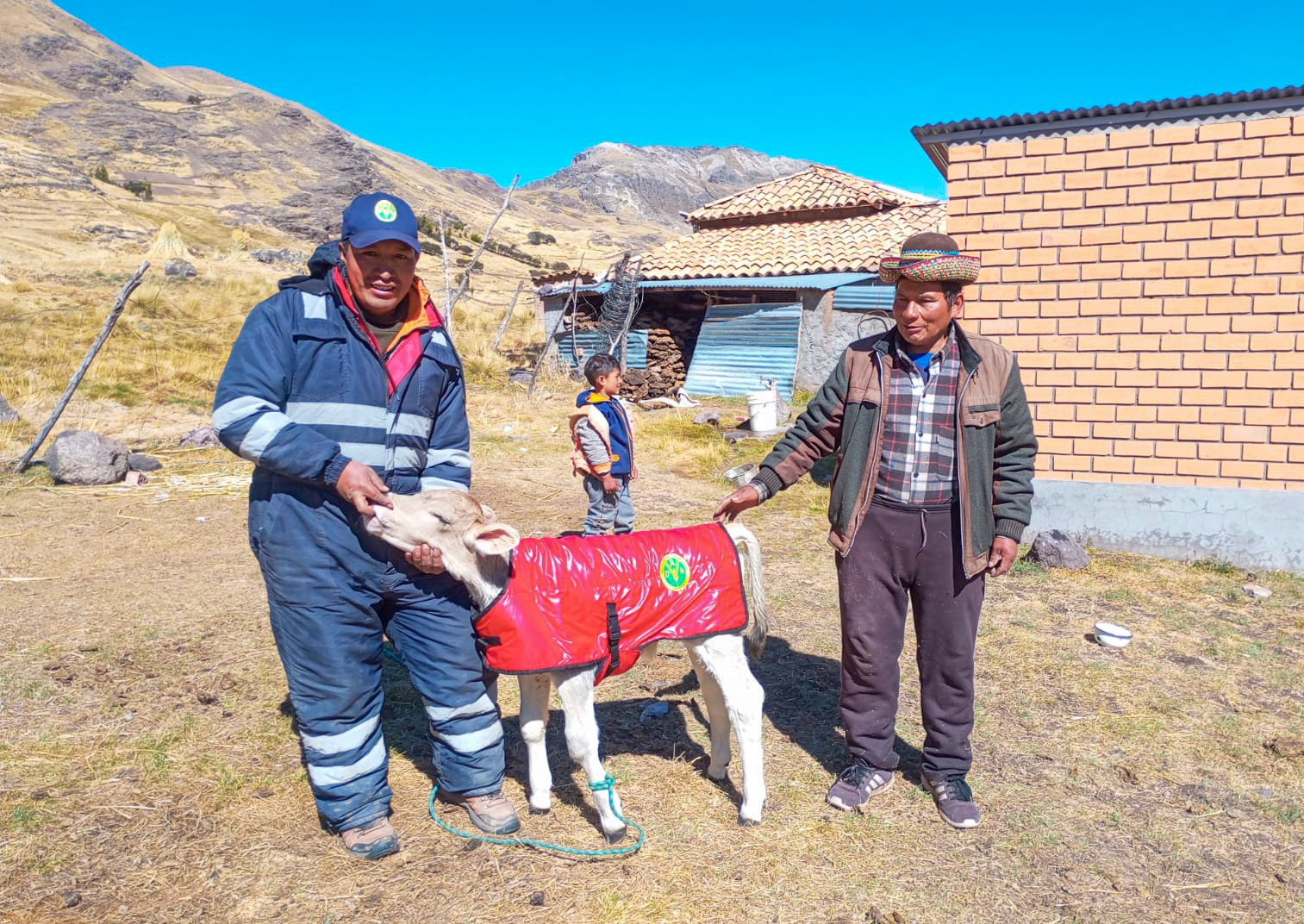 Coordinan acciones para la construcción de 34 cobertizos en Chuschi