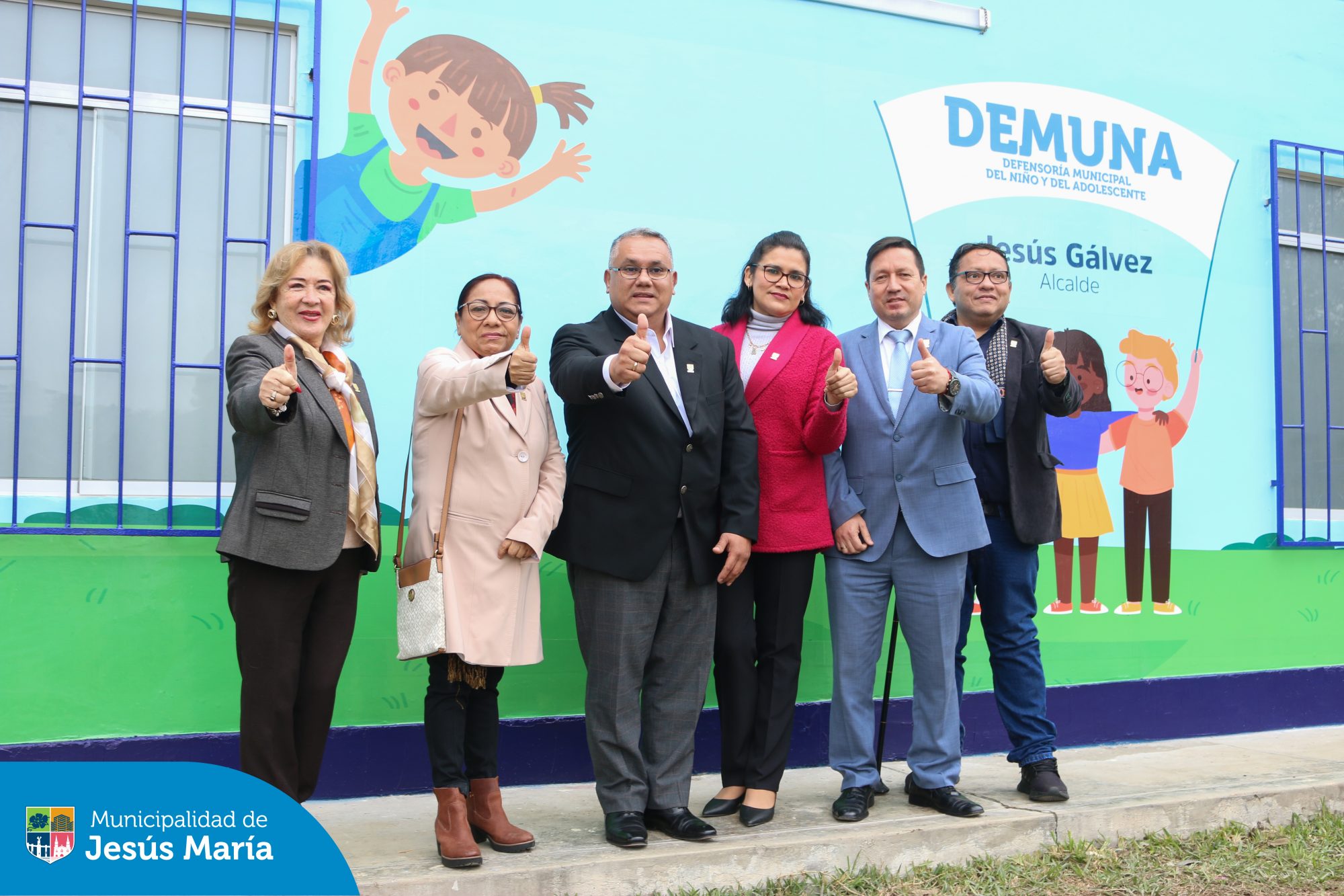 En una emotiva ceremonia, se inauguró el nuevo local de la Defensoría Municipal del Niño, Niña y Adolescente (DEMUNA) 👦🏻👧🏼 en la Concha Acústica del Campo de Marte. ✨
☝🏻 Nuestro alcalde Jesús Gálvez, acompañado de regidores, funcionarios y colegios invitados, realizaron un recorrido por este espacio renovado, que nos permitirá seguir protegiendo y garantizando los derechos de los más pequeños.
✨¡Un gran paso para un futuro mejor