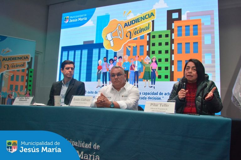 Los vecinos jesusmarianos participaron de la audiencia organizada por el Diario El Comercio (Perú) con apoyo técnico de IDEA Internacional – Perú . Allí nuestro alcalde Jesús Gálvez, atendió a las interrogantes sobre temas relevantes, como seguridad ciudadana, áreas verdes, contaminación sonora, acceso a servicios básicos, entre otros.
Conoce más acerca de los compromisos de nuestra gestión ingresando a https://bit.ly/4cNaUl8.
¡Gracias a los participantes por esta jornada democrática!