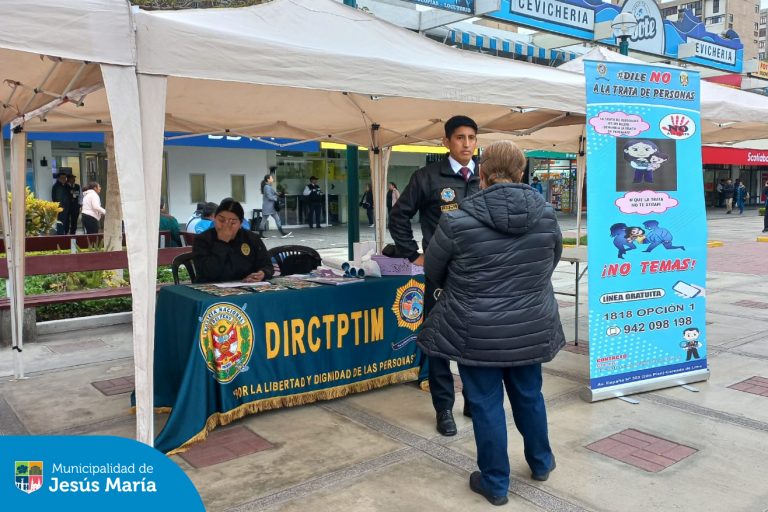 Se realizó la Feria de Sensibilización ¡No al trabajo infantil! 🚫, allí nuestros vecinos recibieron asesoría legal y psicológica gratuita, mientras qur los más pequeños disfrutaron de una tarde llena de juegos lúdicos y aprendizaje. 🧠🎈
🙌 Un agradecimiento especial a UDAVIT FISTRAP, al Ministerio Público – Fiscalía de la Nación del Perú, a la Policía Nacional y a la Fiscalía Provincial Especializada en Delitos de Trata de Personas por su valiosa colaboración.