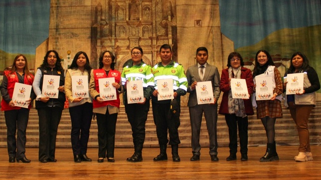Estudiantes del Colegio Glorioso San Carlos participan en charla de sensibilización sobre violencia por la instancia provincial 