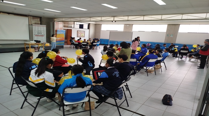 Estudiantes participan de diversas dinamicas del taller