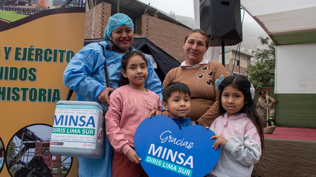 Más de 1,500 personas inmunizadas contra la influenza y el neumococo en Villa María del Triunfo durante campaña casa por casa