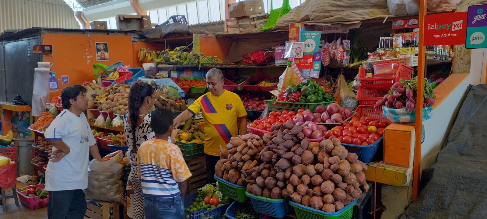 GORE capacita a comerciantes de cinco mercados de la región sobre calidad sanitaria e inocuidad de los alimentos
