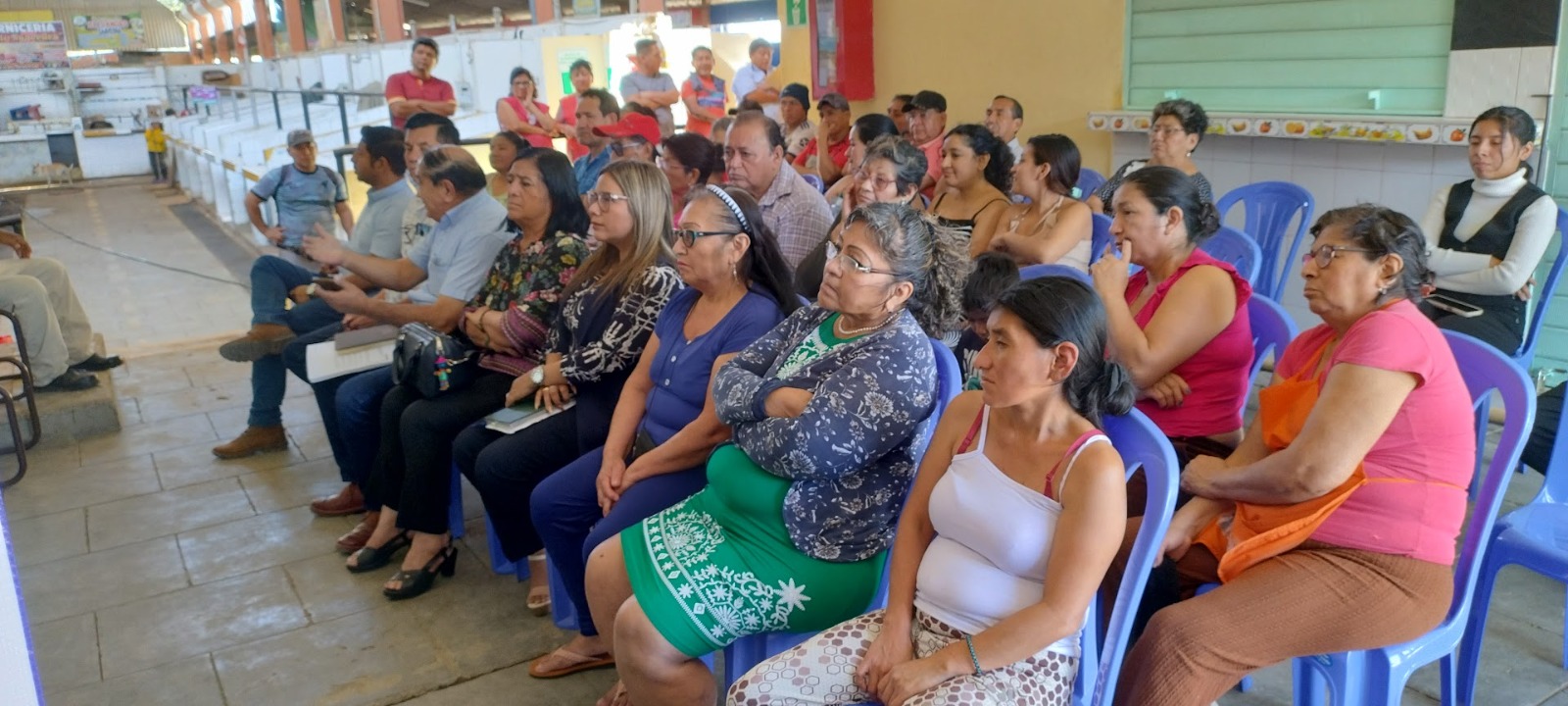GORE capacita a comerciantes de cinco mercados de la región sobre calidad sanitaria e inocuidad de los alimentos