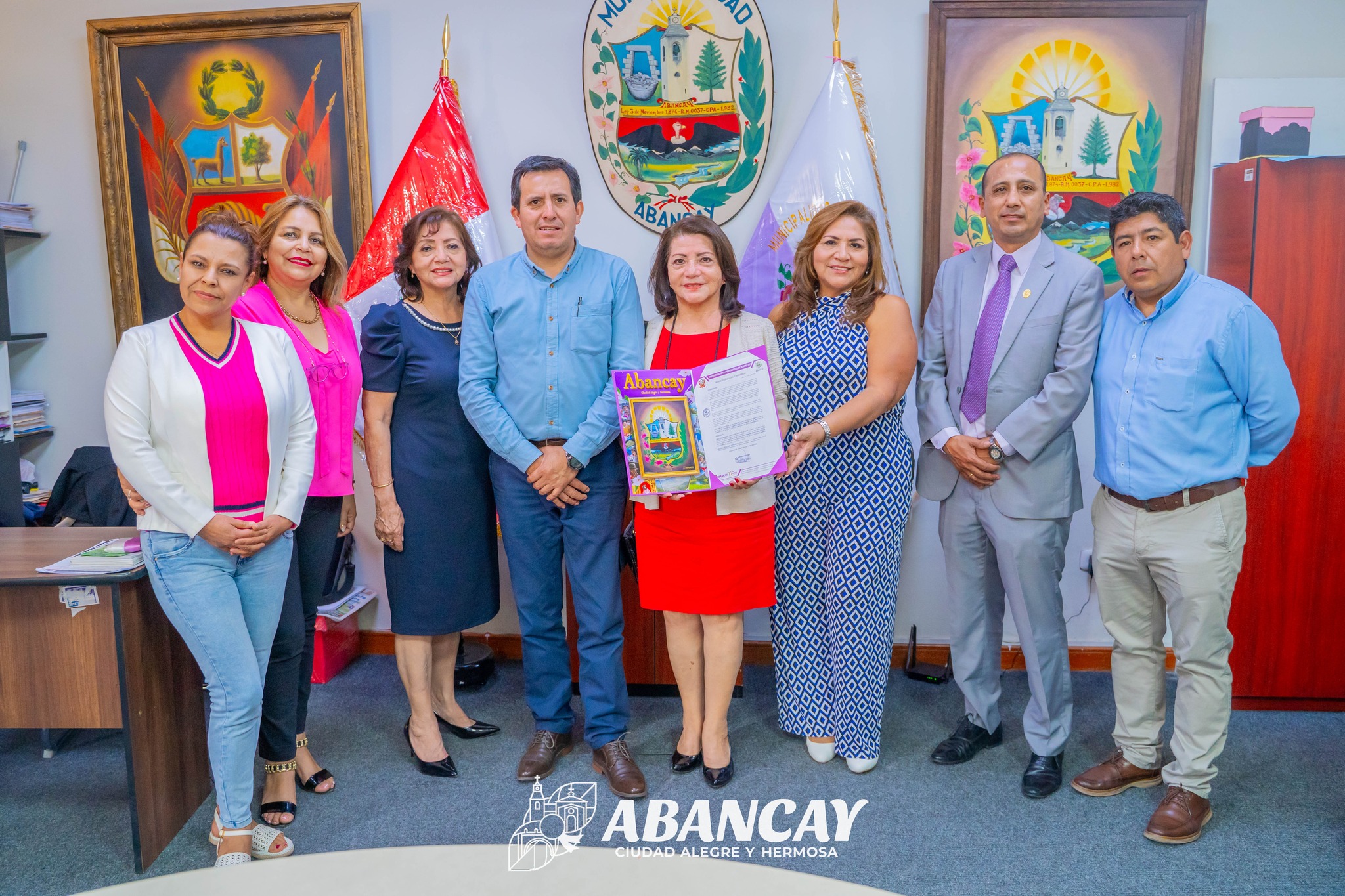 Municipalidad Provincial De Abancay Rinde Homenaje A Gabino Vega Paredes, Creador Del Escudo De La Ciudad.