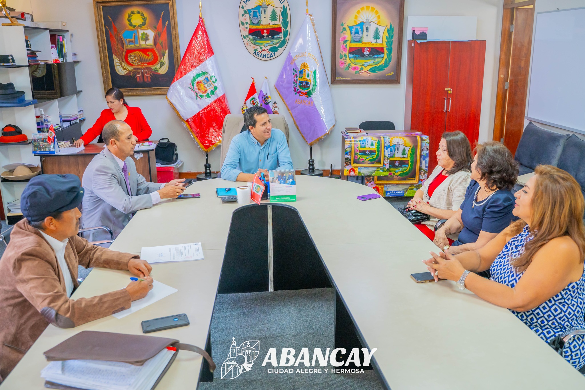 Municipalidad Provincial De Abancay Rinde Homenaje A Gabino Vega Paredes, Creador Del Escudo De La Ciudad.