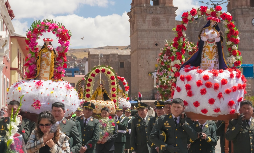 Se realizó homenaje en conmemoración por el Día de Santa Rosa de Lima en la Plaza Mayor de Puno