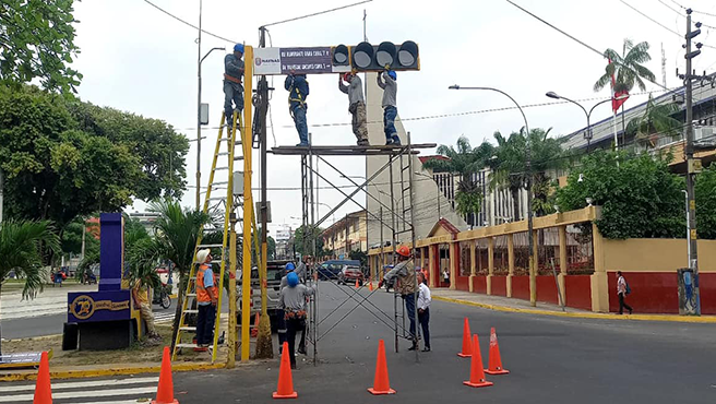 Mejoran flujo vehicular con nuevo semáforo en Maynas