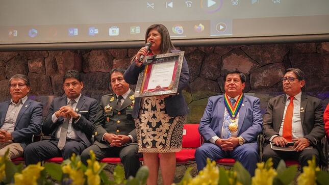 Corte Superior de Justicia de Cusco recibió reconocimiento por destacada participación en las Fiestas del Cusco 2024
