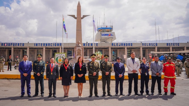 Cusco conmemoró histórico Aniversario del Primer Vuelo Lima - Cusco