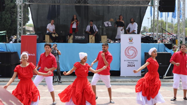 Cochabamba baila y disfruta al ritmo del cajón peruano en el Día del Peatón