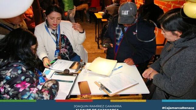 🏛La municipalidad provincial de Cajamarca, en coordinación con la gerencia de seguridad ciudadana, bromatología y la gerencia de gestión de riesgos, continúa llevando a cabo operativos inopinados para detectar incumplimientos en los establecimientos de la ciudad.
🔍 Se intervino el bar restaurante "El Portón" ubicado en Jr. Desamparados 413, al que se le puso una medida cautelar por no contar con la autorización municipal correspondiente. Asimismo, se intervino al campo sintético deportivo "Cosmos" ubicado en Jr. Chanchamayo 755, al que se le impuso una medida cautelar por funcionar en condiciones de alto riesgo para la seguridad pública.
🚨 Finalmente, se intervino en el night club "Luna Azul" ubicado en Av. Independencia, al que se le aplicó una medida cautelar por no contar con el certificado ITSE y por estar vulnerando las normas establecidas en el reglamento ITSE, funcionando también en condiciones de alto riesgo para la seguridad pública.