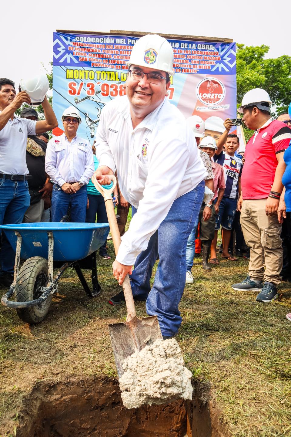 Alcalde Cesar Vidaurre participa en inicio de Electrificaciรณn en 9 localidades de belรฉn