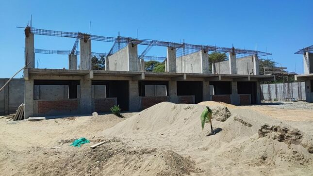 Piura.- La Contraloría General advirtió a la Municipalidad Provincial de Sullana que el saldo de obra de la recuperación de la institución educativa Jorge Basadre Grohmann de Villa Huangalá no considera intervención alguna en la infraestructura construida del nivel secundario y al encontrarse expuesta a la intemperie podría poner en riesgo el monto invertido ascendente a S/ 2 604 206.