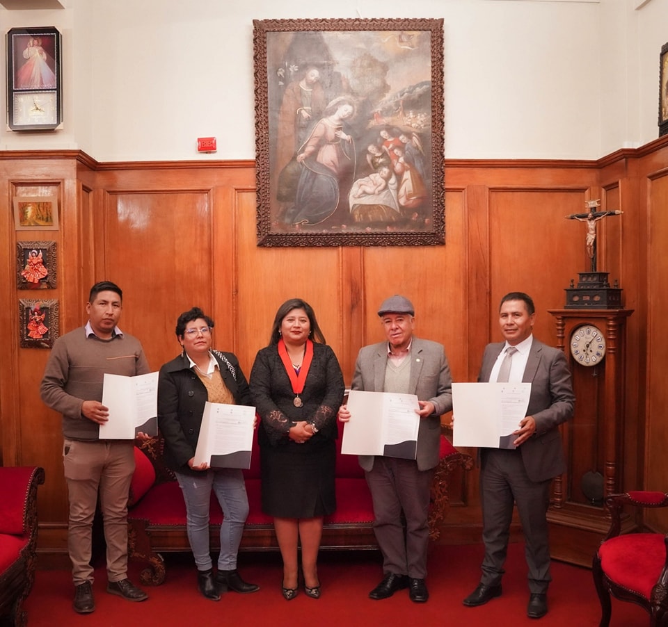 Direccion Desconcentrada de Cultura de Cusco hace entrega de expediente de levantamiento de observaciones del Amaru Kancha