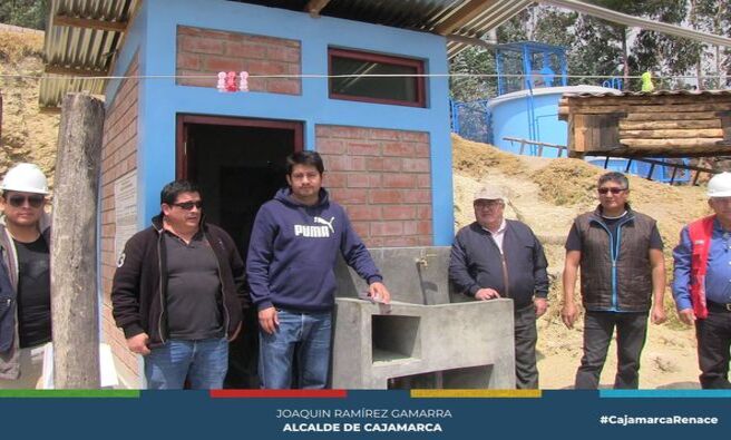 💧La Municipalidad Provincial de Cajamarca ha recibido el proyecto denominado "Mejoramiento y Ampliación del Servicio de Agua Potable y Saneamiento Rural en el Desvío de Porcón Bajo y el Caserío de Marayllacta, del Centro Poblado Porcón Bajo, Provincia de Cajamarca".
💵Este proyecto fue ejecutado por la empresa contratista CONSORCIO CRUZ DE MOTUPE, con un monto de 3'388,486.41 soles.
🤝Después de recorrer la obra acompañados por el ingeniero residente, el supervisor y el representante de la empresa contratista, el comité verificó que todas las metas físicas cumplen con el expediente técnico, y la obra fue recibida sin observaciones. Esto significa que todo está listo para la inauguración, beneficiando a más de 130 familias de la zona.