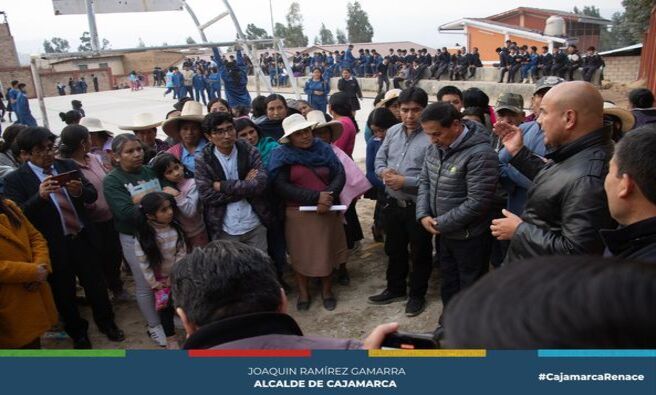🏫 El alcalde provincial de Cajamarca, Joaquin Ramírez Gamarra, visitó la I.E. N° 82121 de Shudal para atender la urgente necesidad de mejorar la infraestructura de agua potable, beneficiando a más de 250 alumnos. Ante el pedido de padres y profesores, se gestionará la construcción de la base para un tanque elevado, garantizando así el abastecimiento de agua para todo el colegio. 🚰🔧
💪🏫 La prioridad del alcalde es asegurar que los estudiantes cuenten con un entorno adecuado para su aprendizaje, y esta solución será clave para lograrlo.
🏫💪 Cuidemos y usemos de manera racional el agua, SEDACAJ, te recuerda que estamos en temporada de estiaje y es por ello que no debemos lavar carros y hacer uso innecesario del agua.