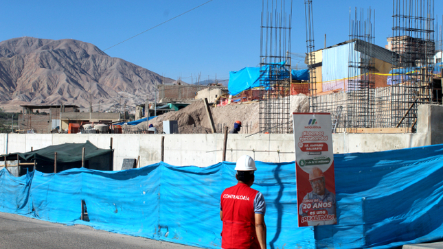 Moquegua.- La Contraloría General alertó deficiencias técnicas en la obra de mejoramiento y ampliación del servicio educativo en la Institución Educativa Amparo Baluarte, las cuales ponen en riesgo la calidad y resistencia de la estructura construida. También se detectaron retrasos en su avance y falta de seguridad para el personal obrero que labora allí.