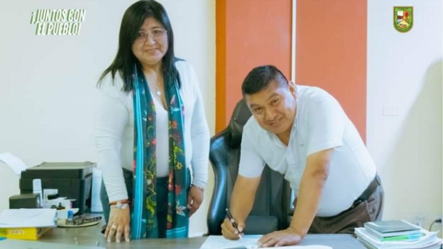 Foto Alcalde firma convenio de obra por impuestos 