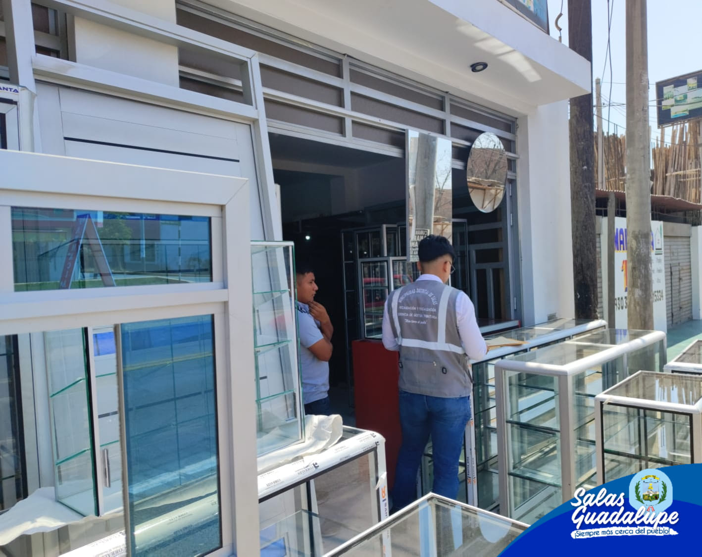 OPERATIVO DE FISCALIZACIÓN A ESTABLECIMIENTOS COMERCIALES EN GUADALUPE - CERCADO