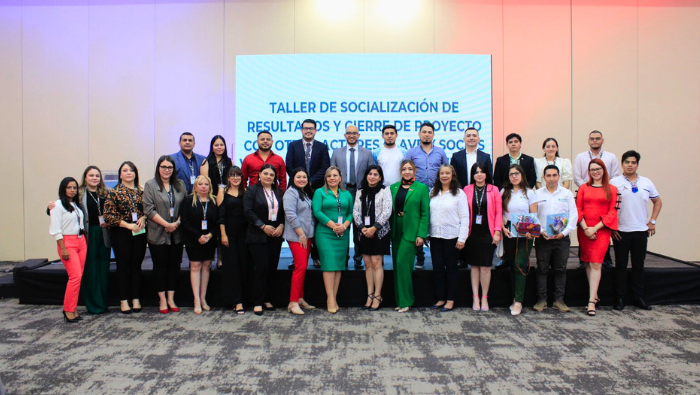 Equipo técnico de Honduras y de Perú en cierre de evento en Tegucigalpa