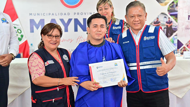 Municipalidad de Maynas entrega certificados a peluqueros y barberos capacitados