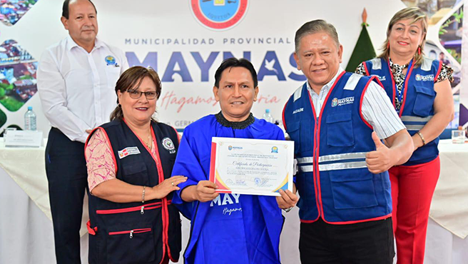 Municipalidad de Maynas entrega certificados a peluqueros y barberos capacitados