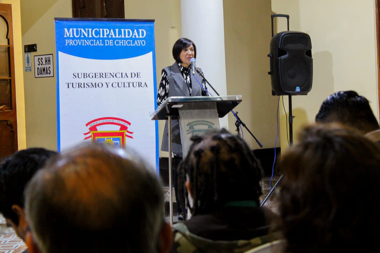 alcaldesa en acto inaugural de exposiciones