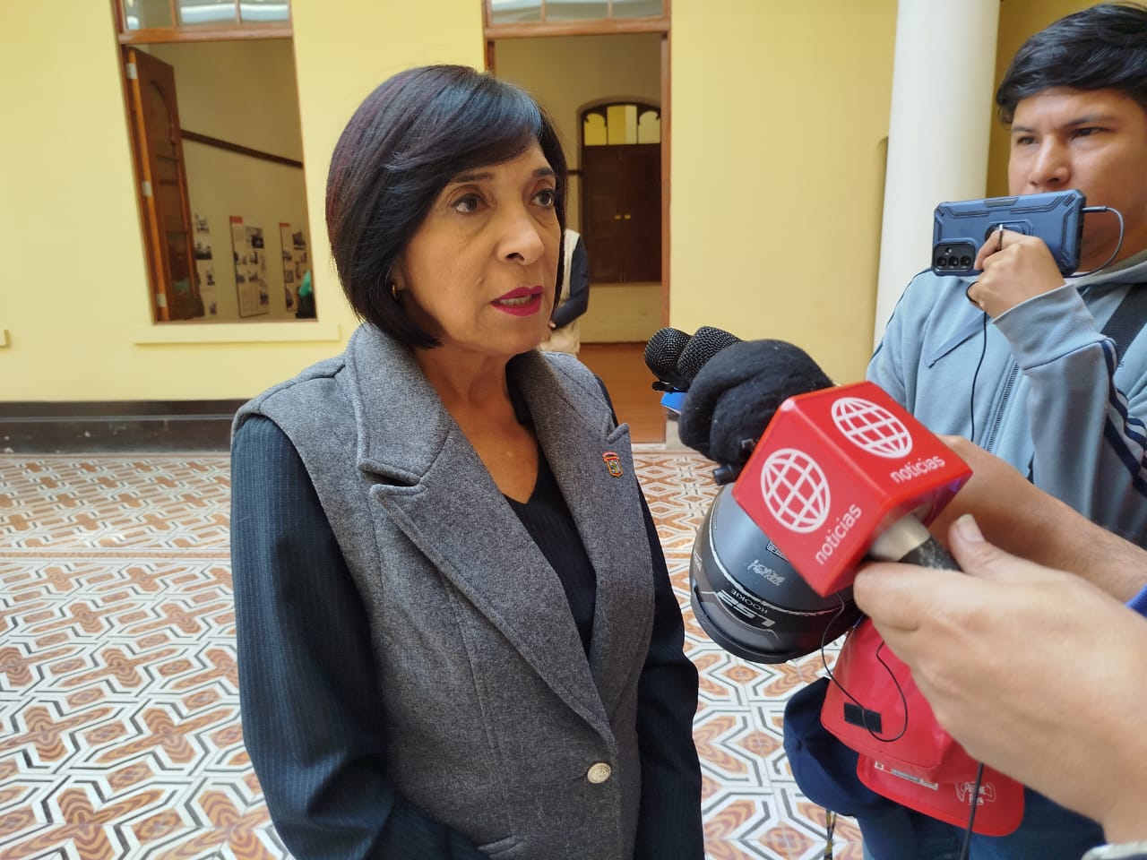 sorprendida con cambio exministra de vivienda