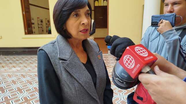 sorprendida con cambio exministra de vivienda