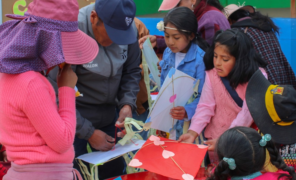 Programa Club de Lectura “Leo y aprendo” fomenta la creatividad de las niñas y niños con el taller “Construyendo mi cometa”
