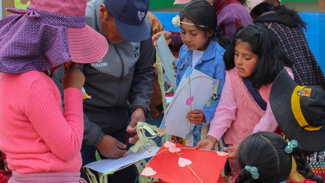 Programa Club de Lectura “Leo y aprendo” fomenta la creatividad de las niñas y niños con el taller “Construyendo mi cometa”